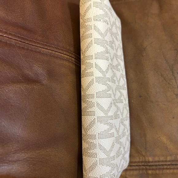 Michael Kors Illustrations Gold Stars Continental Travel Wallet Signature - Picture 12 of 15